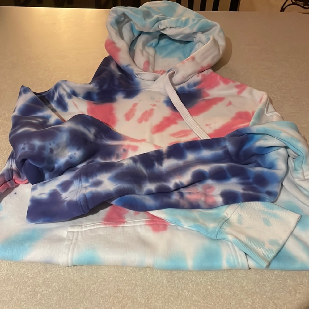 Ivory Ella sweatshirt, size small, new, no tags